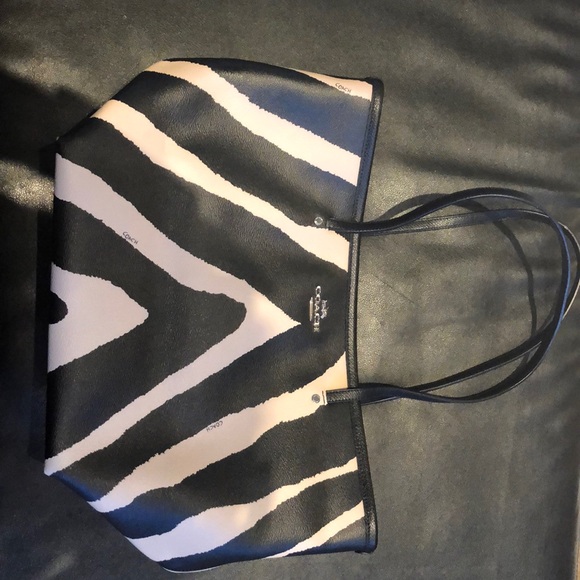 Coach Handbags - Coach Tote